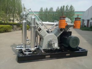 <strong>空壓機(jī)，儲(chǔ)氣罐，噴砂機(jī)</strong>